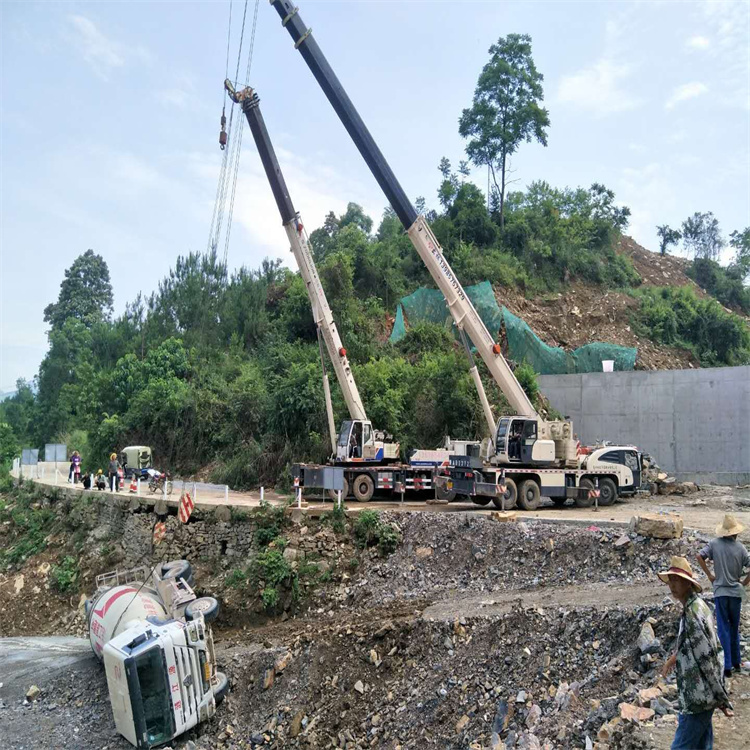 成华汽车掉沟里叫吊车救援要多少钱