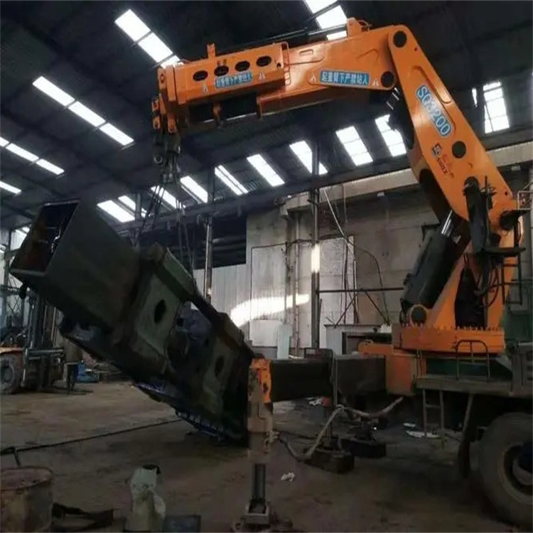 成华130吨折臂吊车出租吊机租赁附近电话