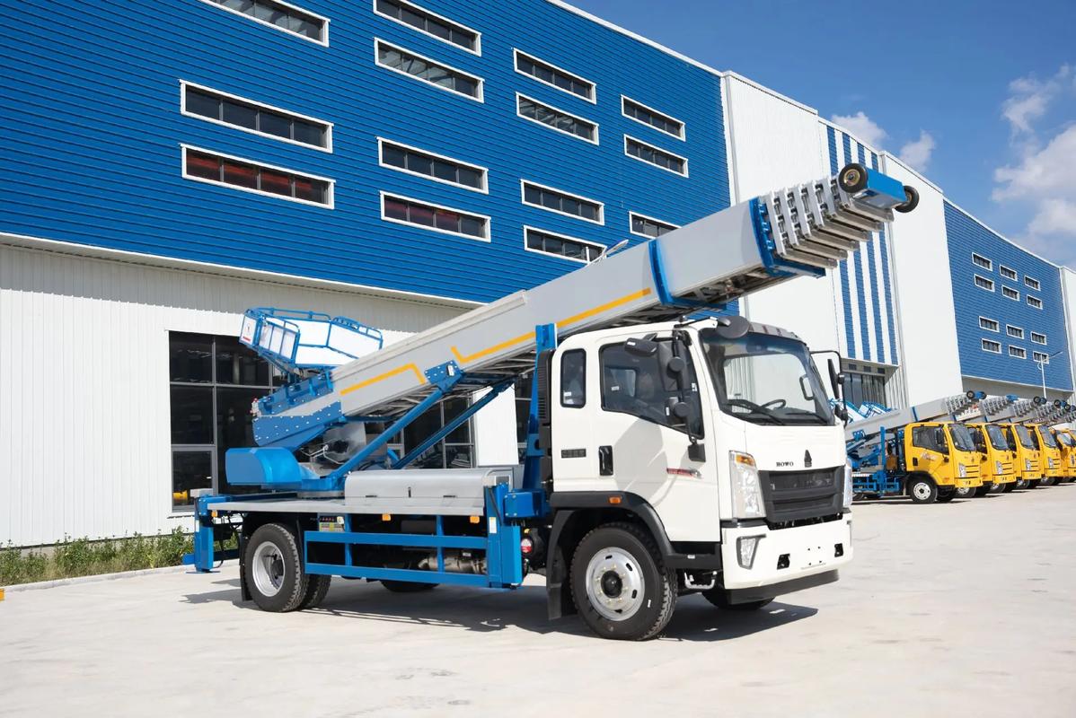 成华出租云梯车高空作业车 建筑垃圾搬运